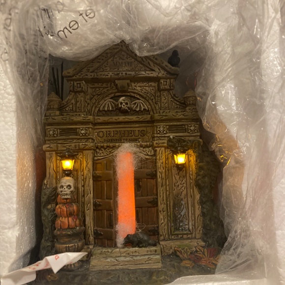 Department 56 Rest In Peace 2017 - Picture 4 of 4